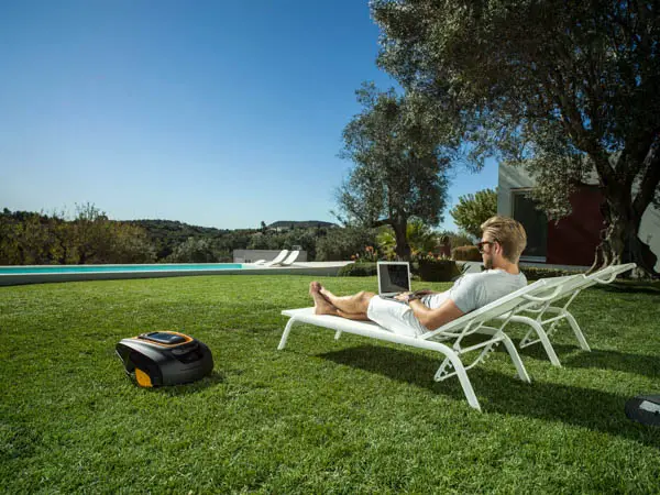 Robot tondeuse repos