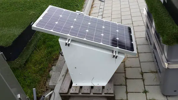 panneau solaire abri tondeuse robot