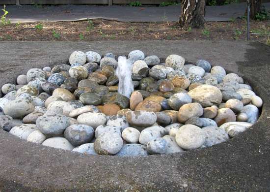 Une fontaine à ras du sol