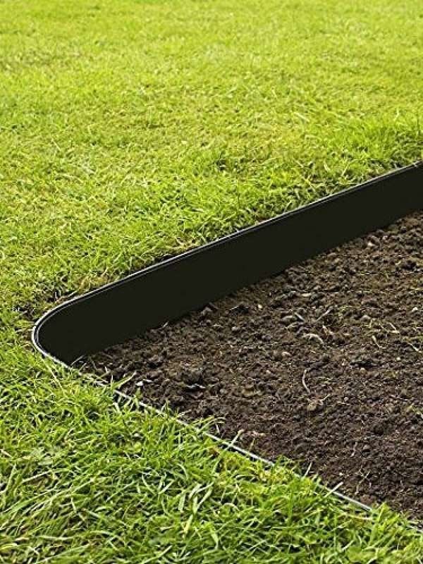 Installer une barrière avant de planter une couverture végétale